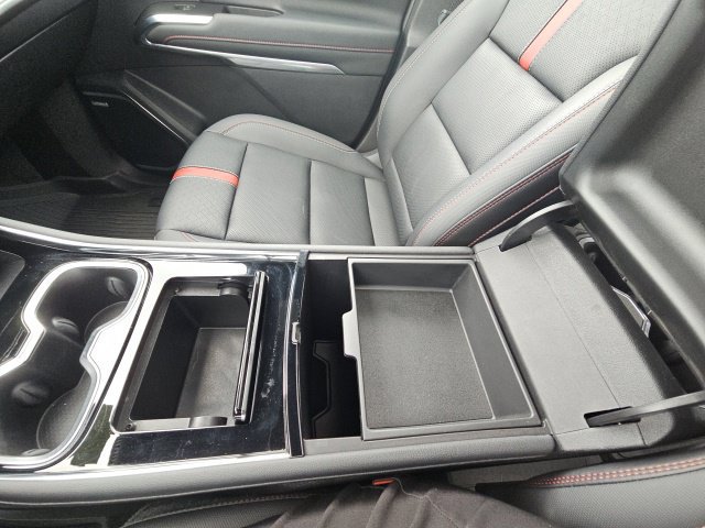 Used 2024 Chevrolet Traverse RS FWD image 31