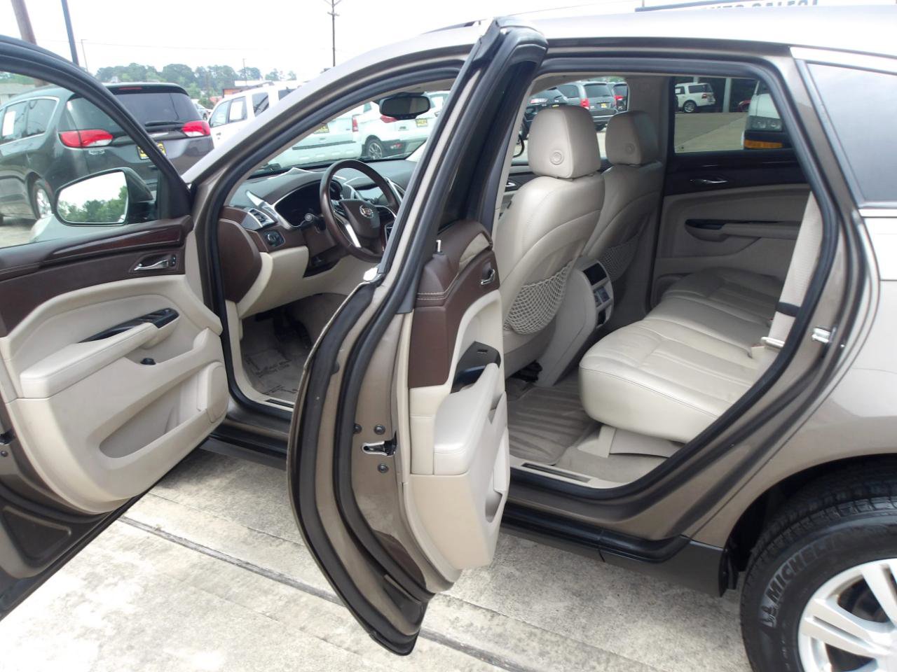 Used 2014 Cadillac SRX Luxury w/ Driver Awareness Package FWD image 15