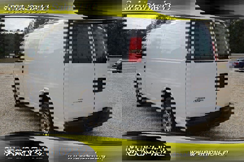 Used 2010 Chevrolet Express 1500 image 9