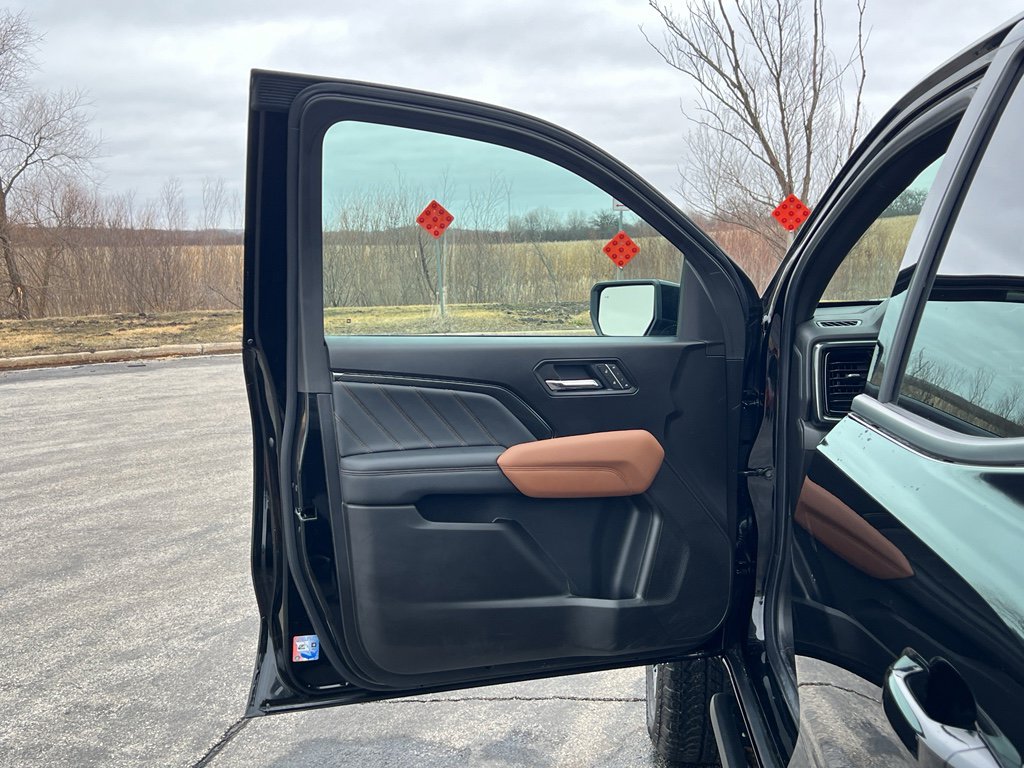 Used 2025 GMC Canyon AT4 w/ Nightfall Edition image 13