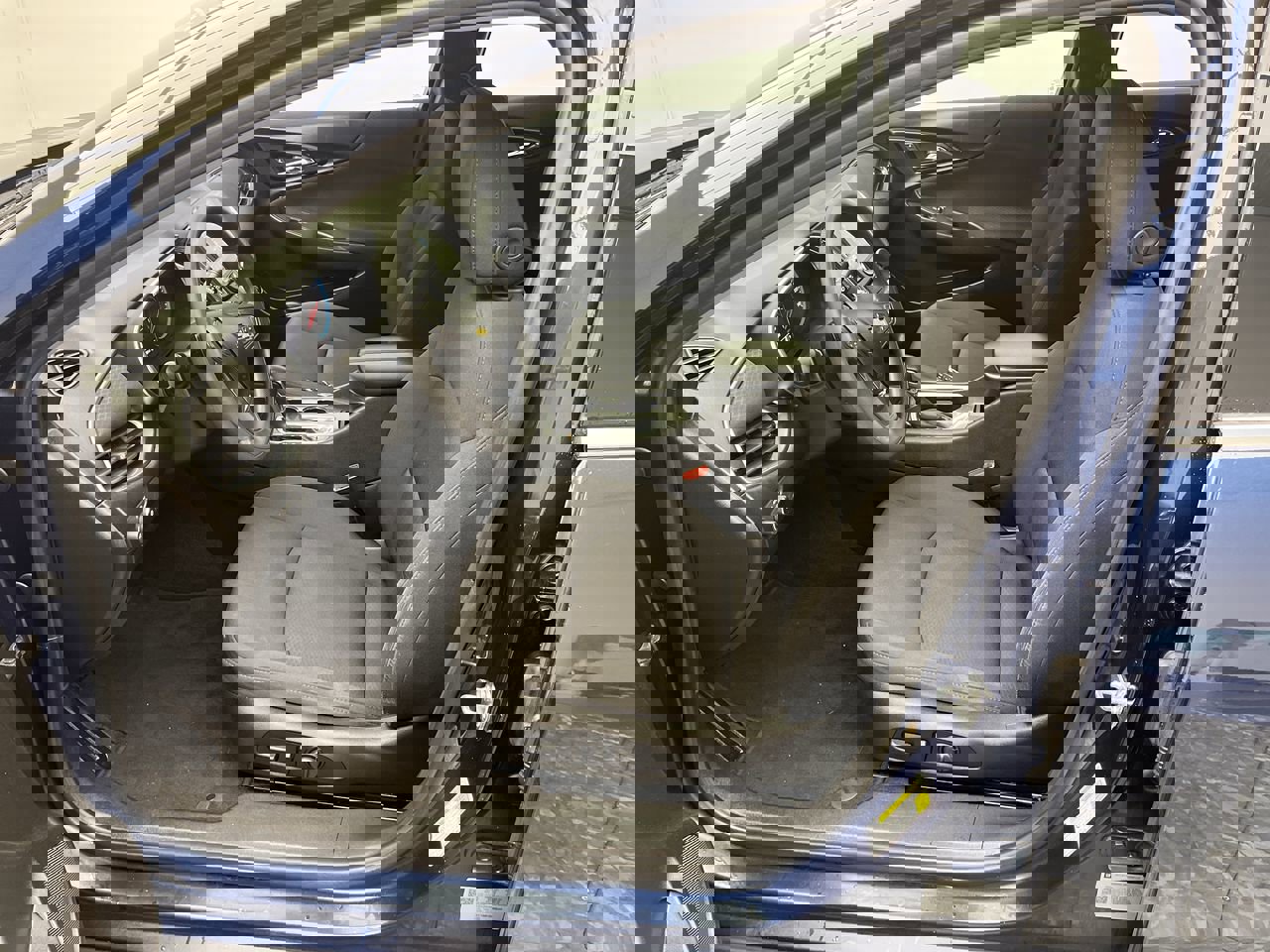 Used 2021 Chevrolet Malibu LT image 3