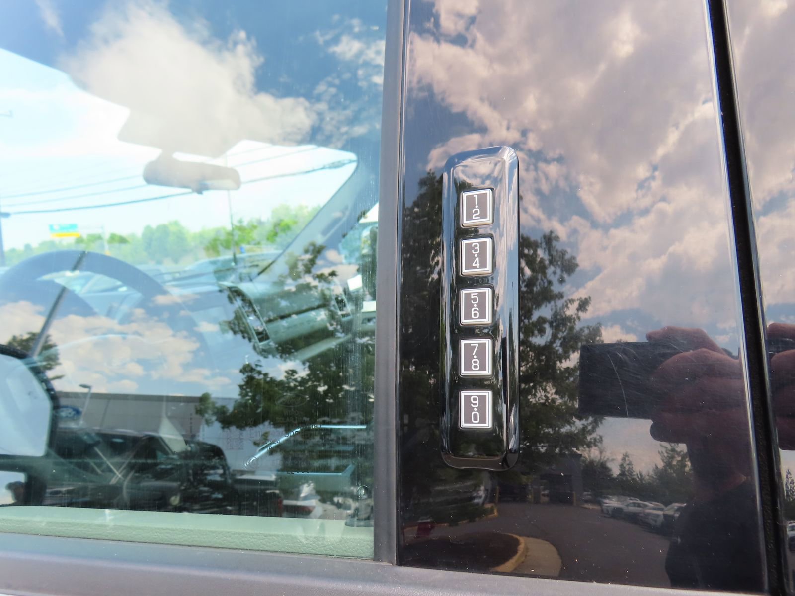 Used 2022 Ford F250 XLT w/ XLT Premium Package AWD/4WD image 9