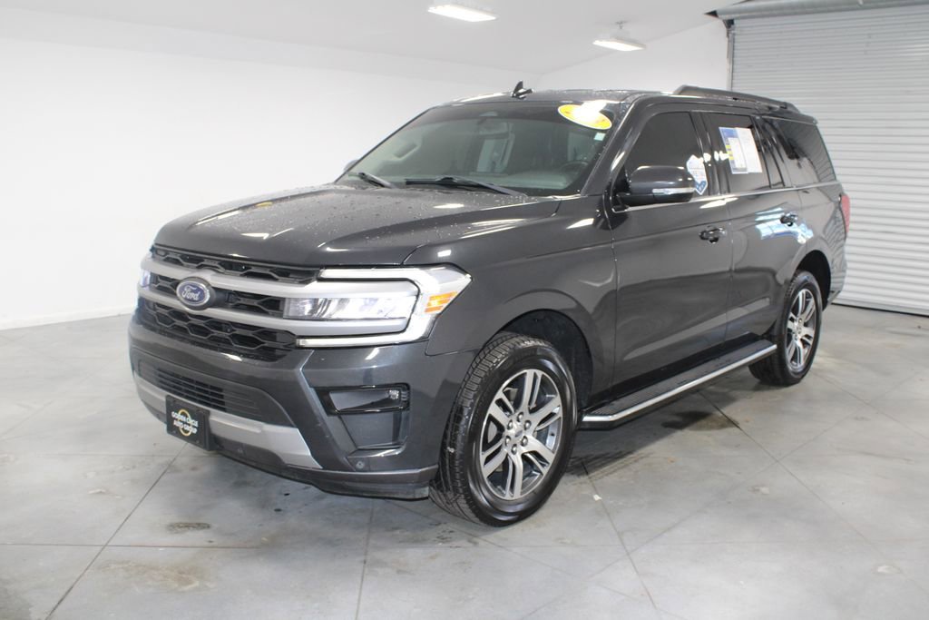 Used 2023 Ford Expedition XLT image 4