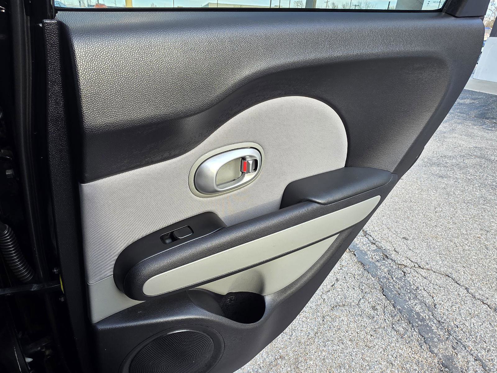 Used 2014 Kia Soul + image 27