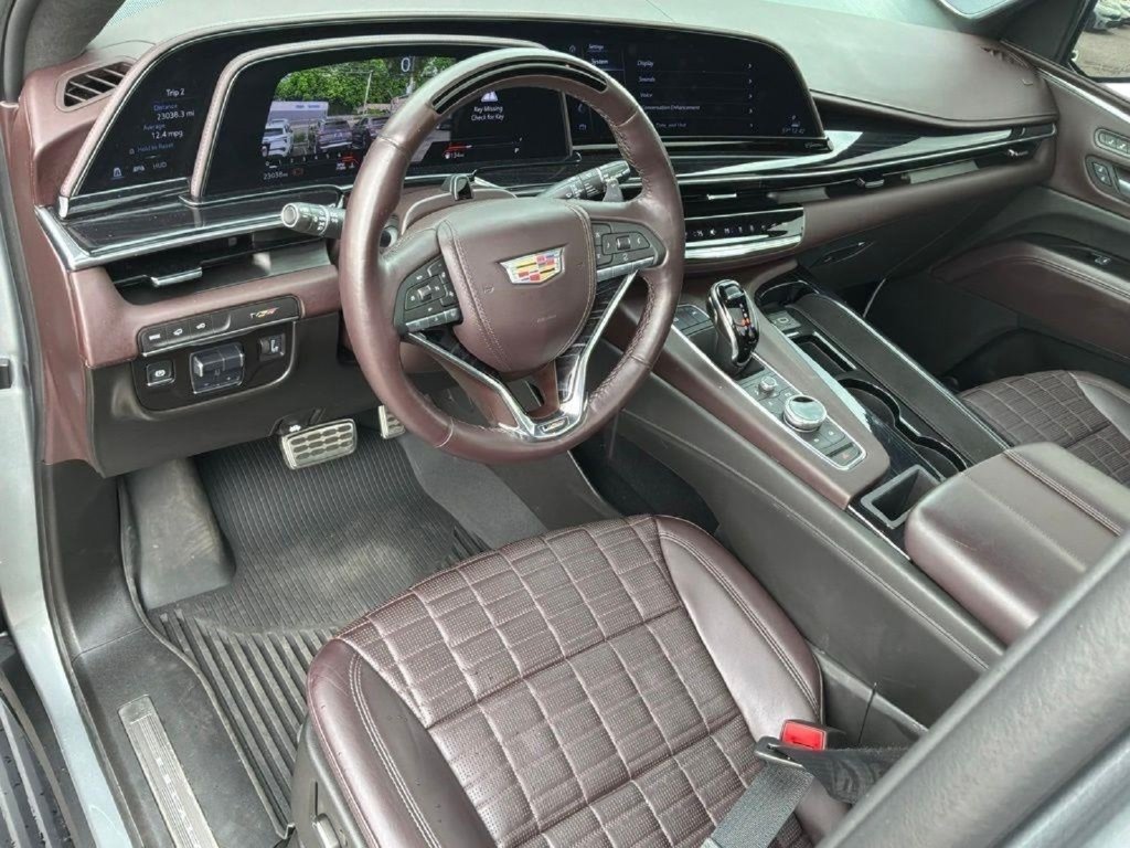 Used 2024 Cadillac Escalade ESV V w/ LPO, ONYX Package AWD/4WD image 16