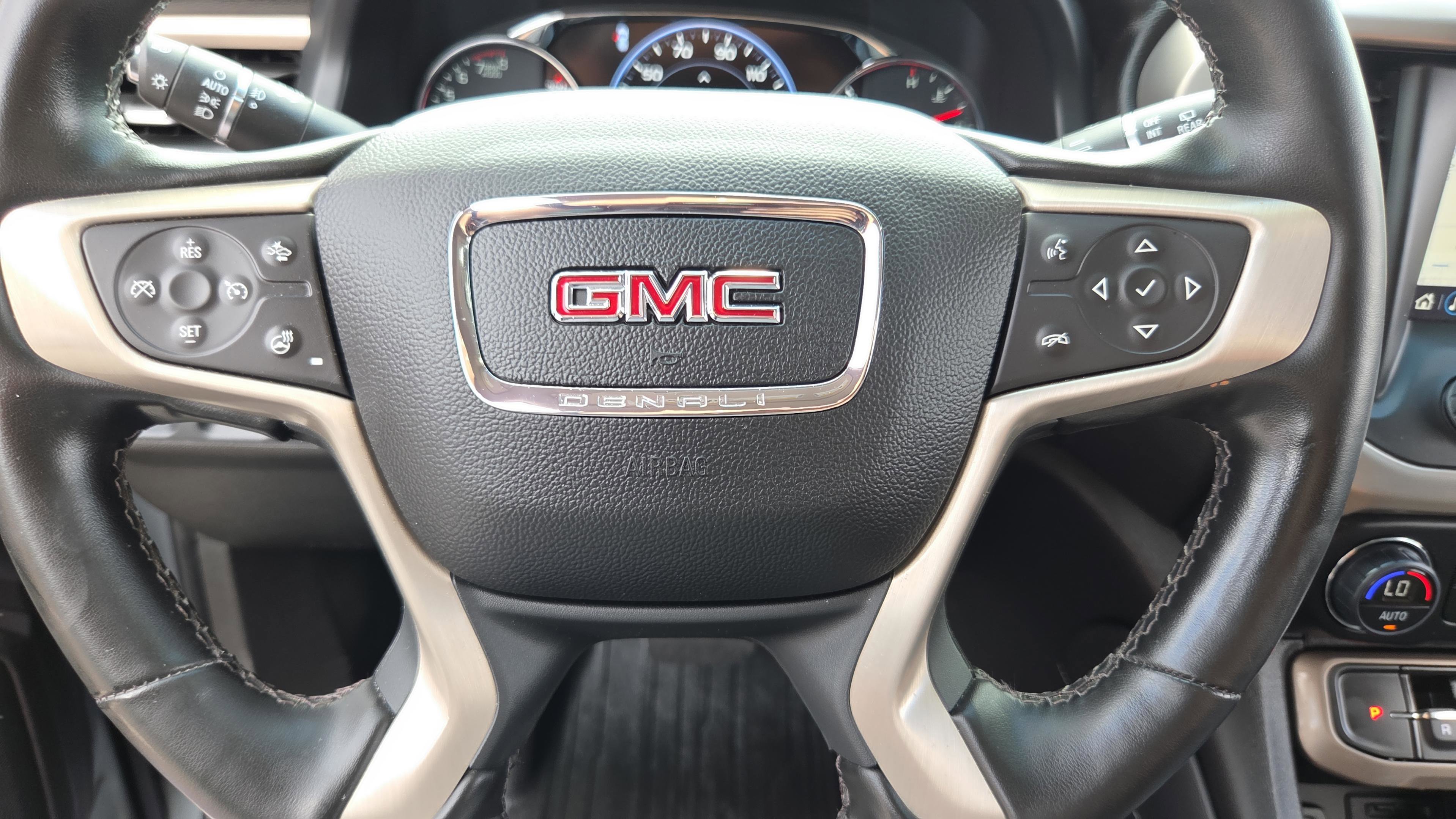Used 2023 GMC Acadia Denali w/ Denali Ultimate Package FWD image 25