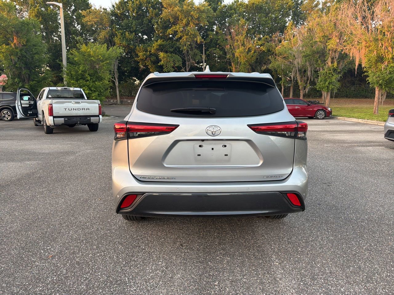 Used 2023 Toyota Highlander Limited image 4