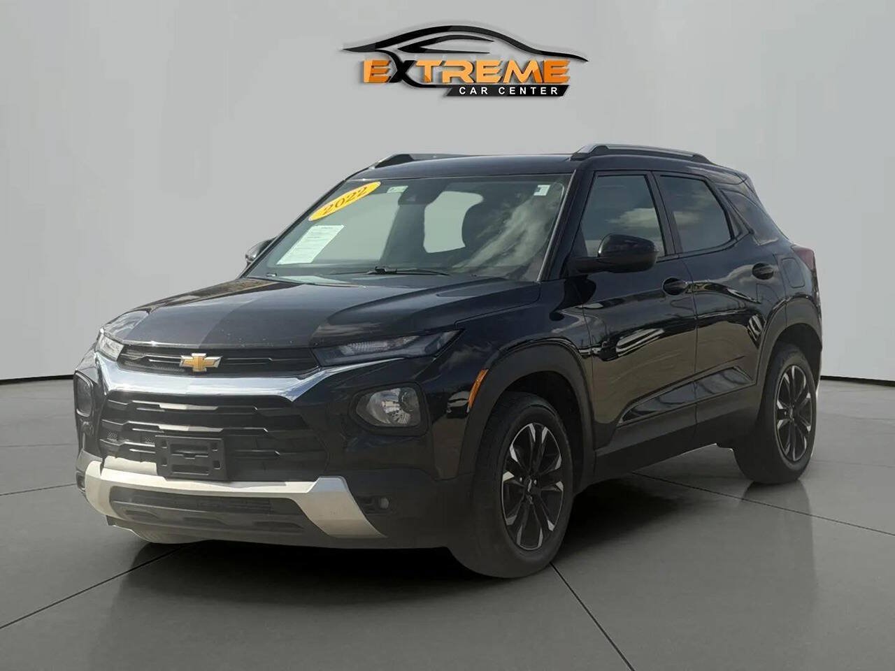 Used 2022 Chevrolet TrailBlazer LT w/ Convenience Package FWD image 2