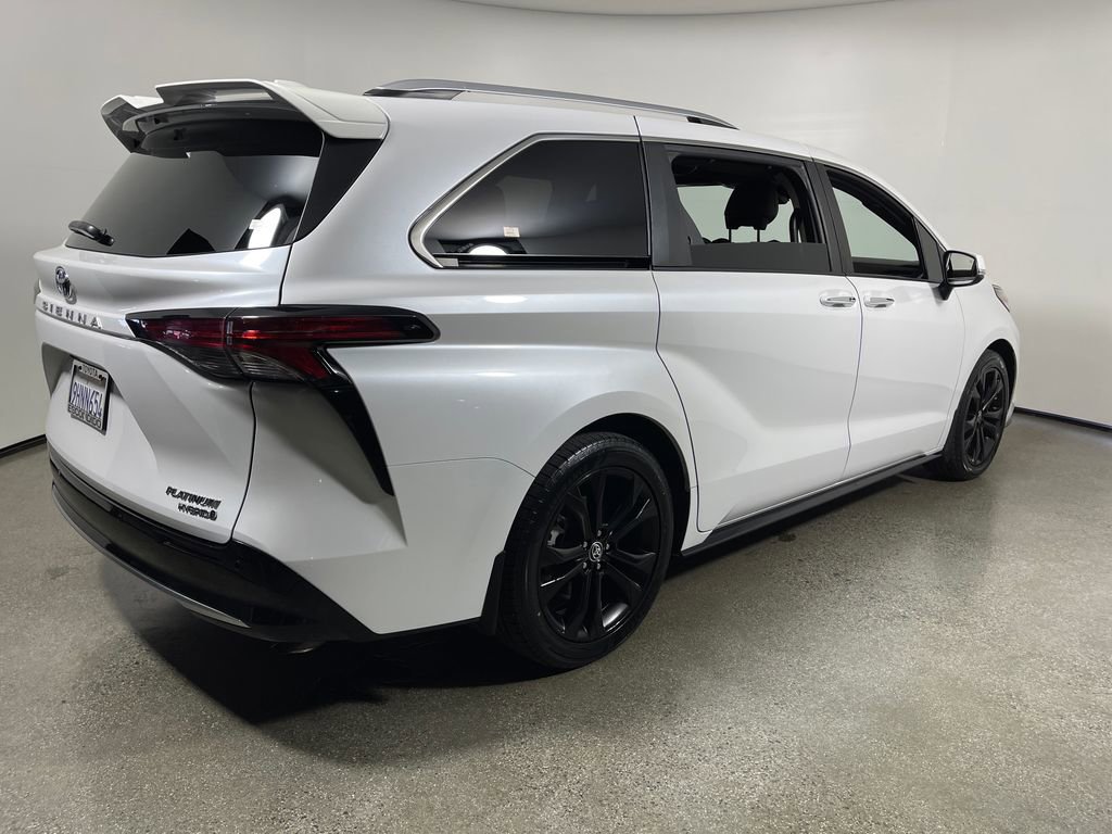 Certified 2023 Toyota Sienna Platinum image 3