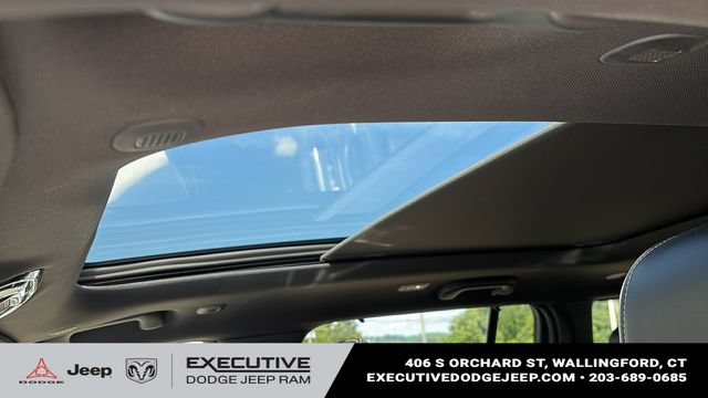 Used 2023 Jeep Grand Cherokee Overland w/ Luxury Tech Group IV AWD/4WD image 12