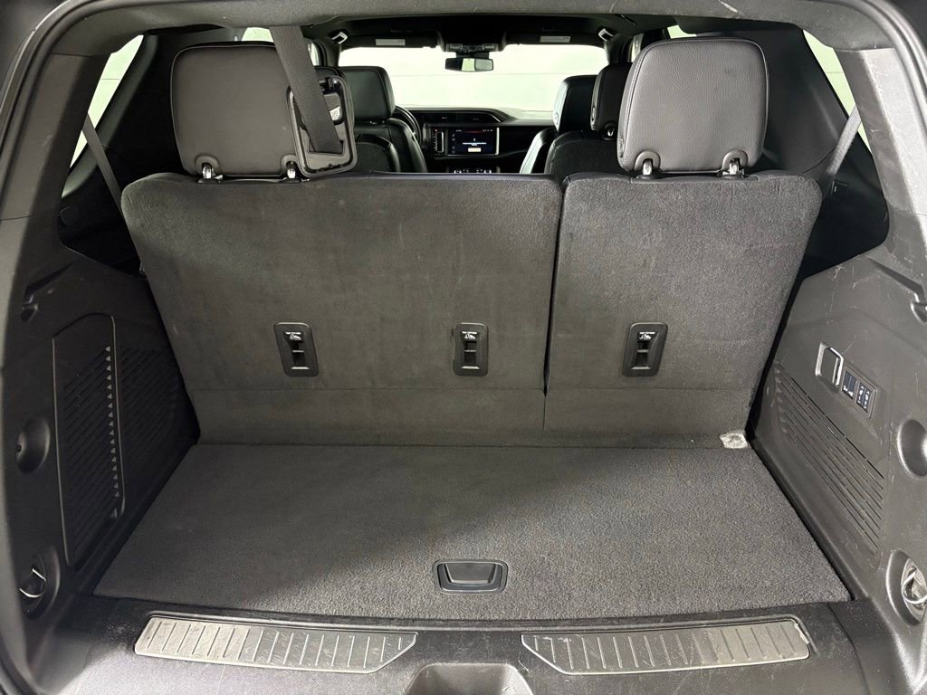 Used 2024 GMC Yukon Denali RWD image 40