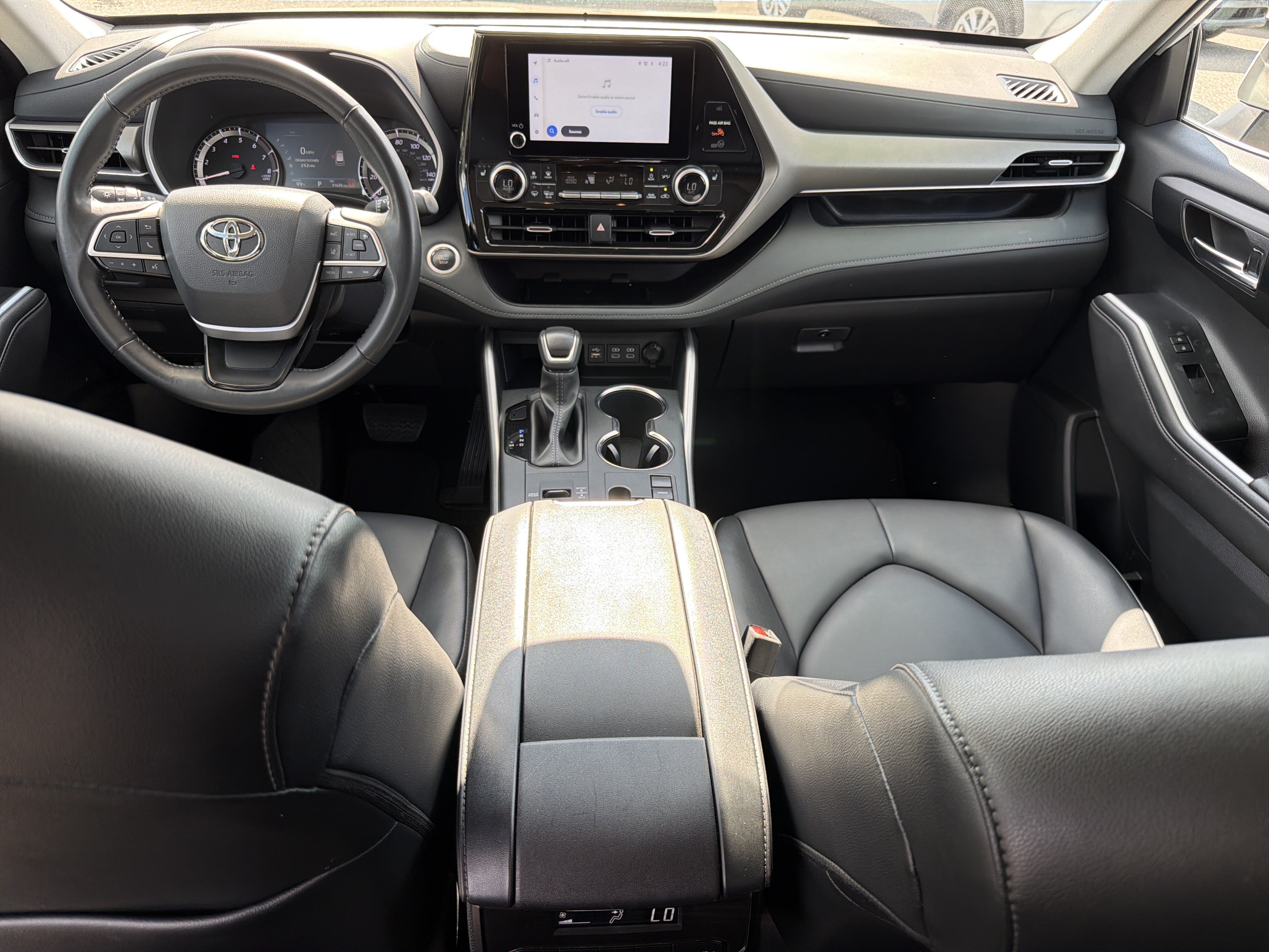 Certified 2025 Toyota Highlander XLE FWD image 4