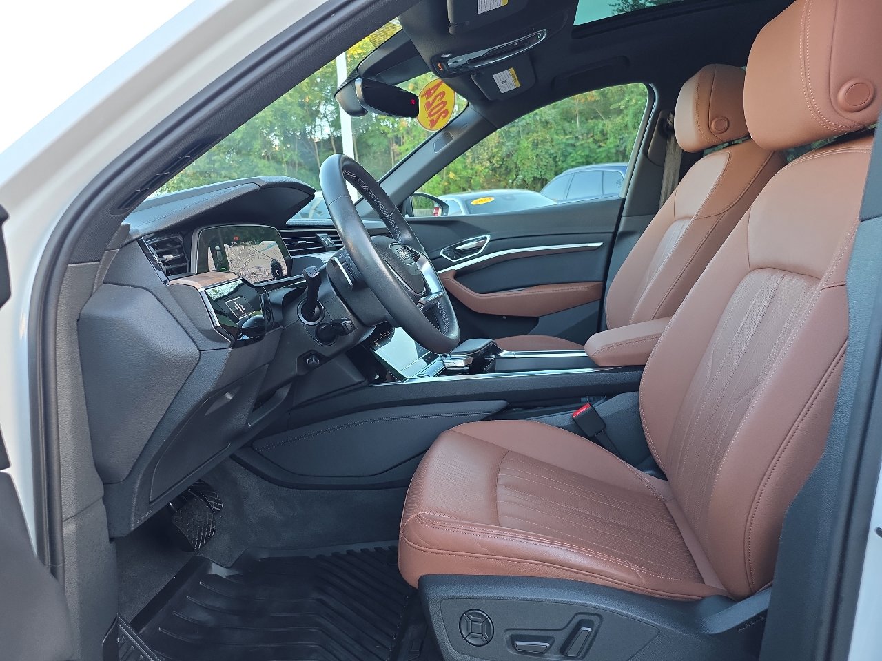 Used 2024 Audi Q8 e-tron Premium Plus w/ Premium Plus Package image 33