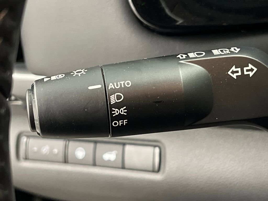 Used 2025 Nissan Pathfinder SL FWD image 46