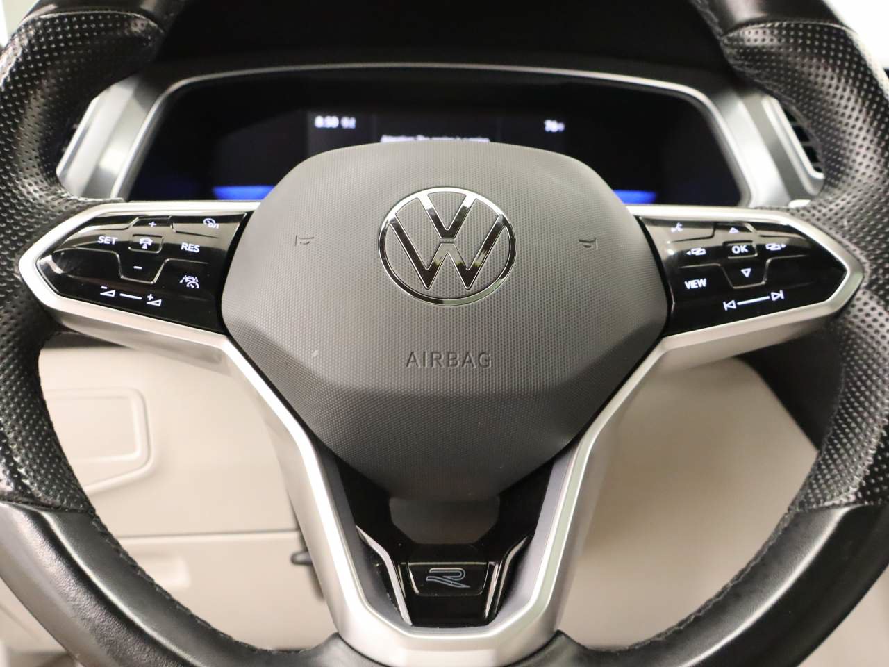 Used 2023 Volkswagen Tiguan SE R-Line AWD/4WD image 12