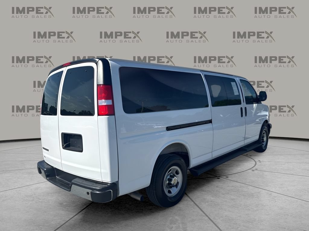 Used 2025 Chevrolet Express 3500 LT w/ LT Preferred Equipment Group RWD image 5