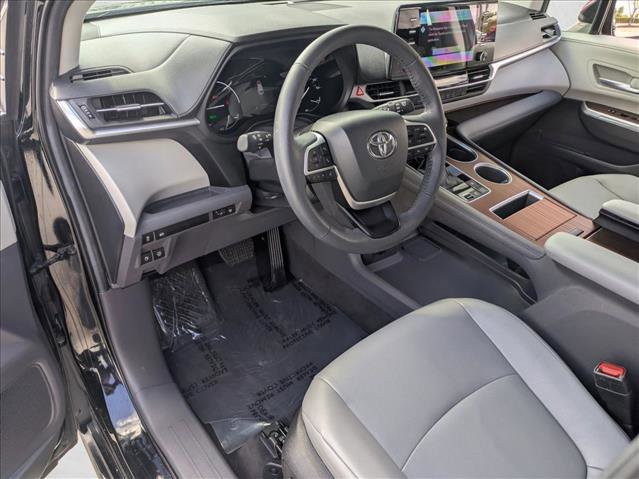 Used 2024 Toyota Sienna XLE image 9