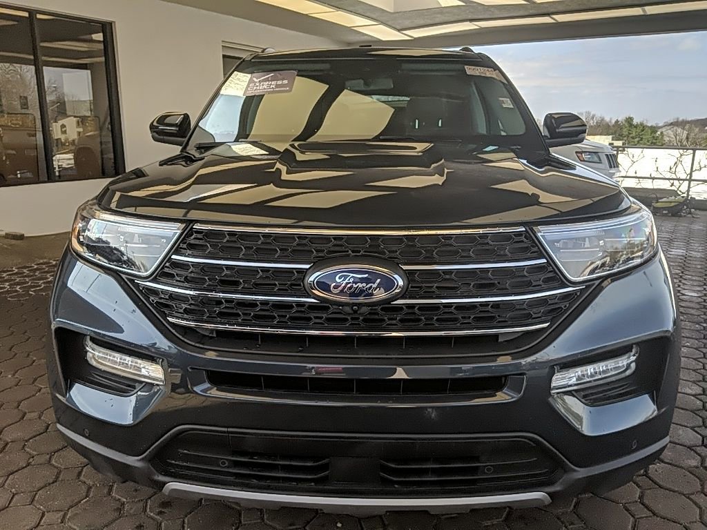 Used 2023 Ford Explorer XLT w/ Equipment Group 202A image 2