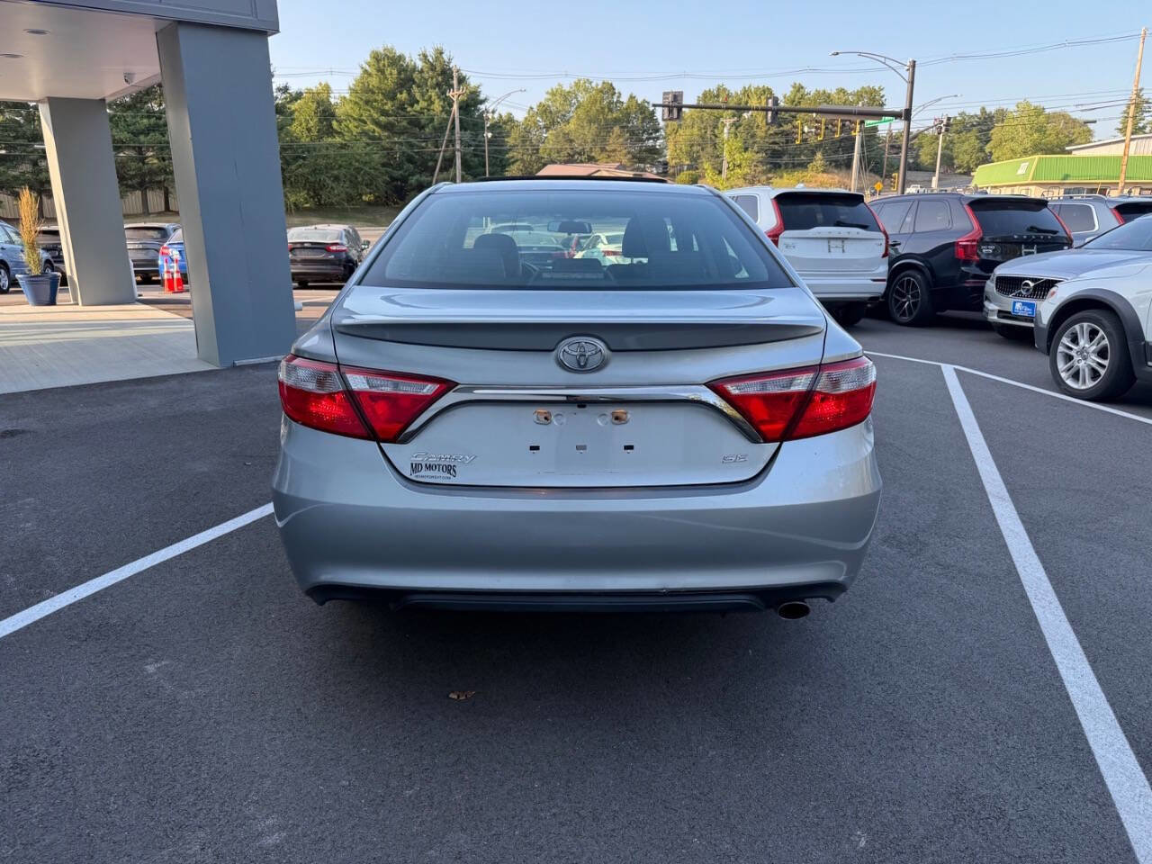 Used 2016 Toyota Camry SE w/ Moonroof Package image 7