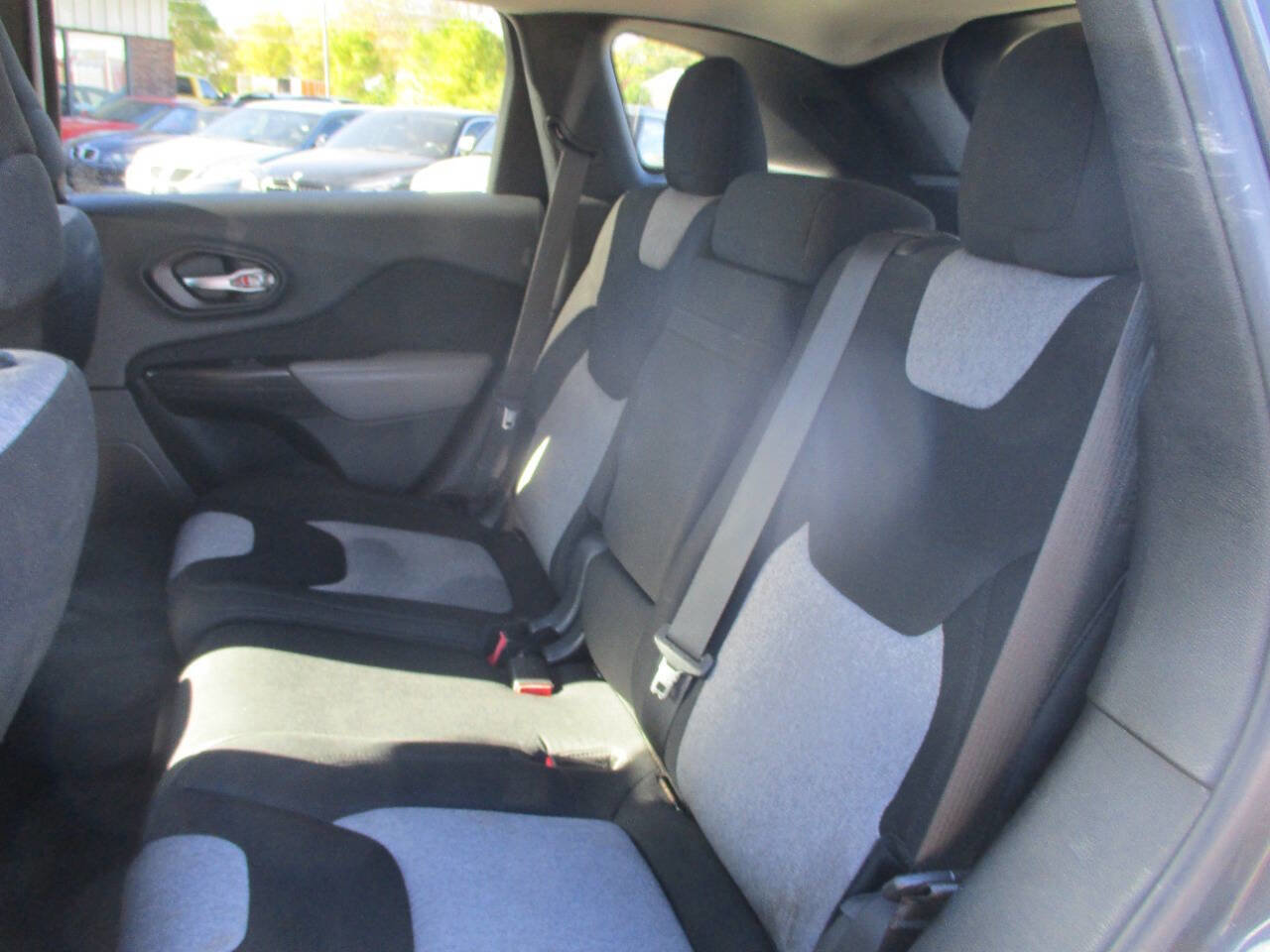 Used 2014 Jeep Cherokee Latitude image 11