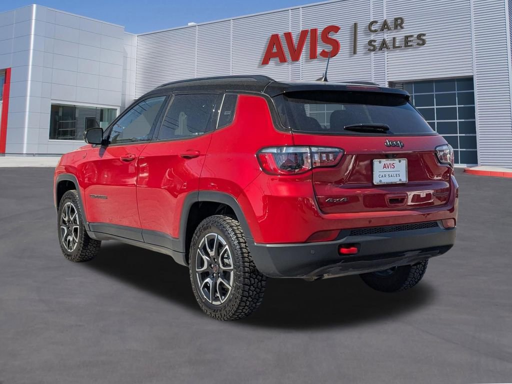 Used 2025 Jeep Compass Trailhawk image 3