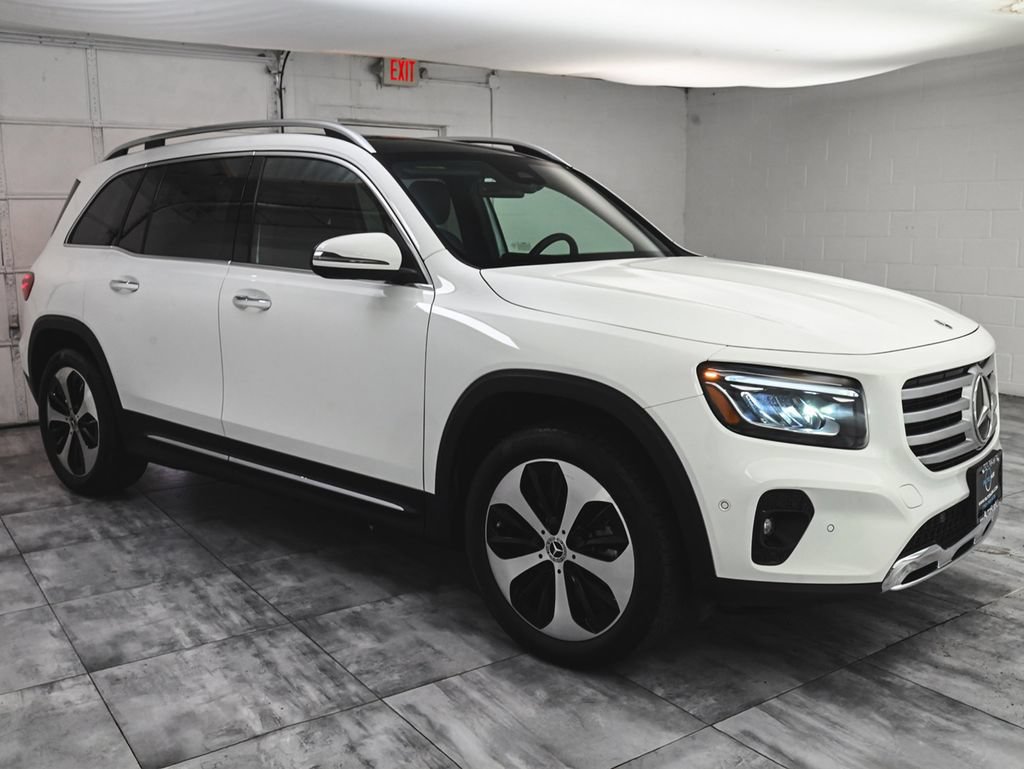 Used 2025 Mercedes-Benz GLB 250 4MATIC image 3