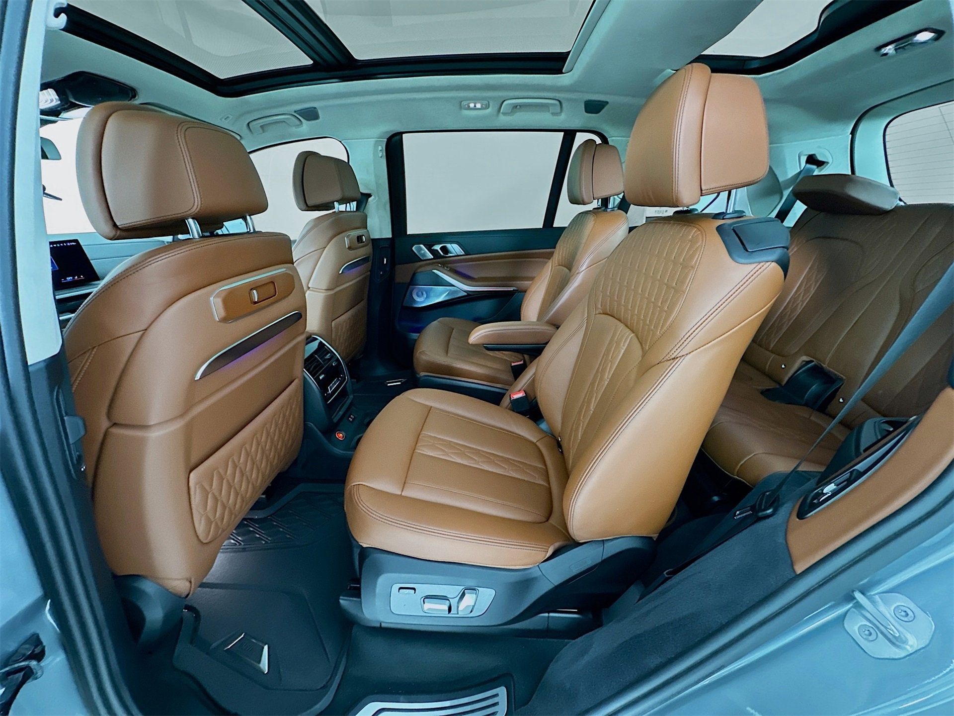 Used 2024 BMW ALPINA XB7 image 27