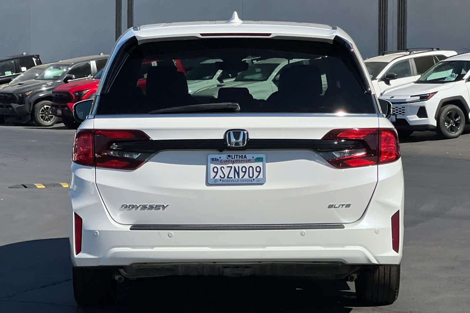 Used 2025 Honda Odyssey Elite image 8