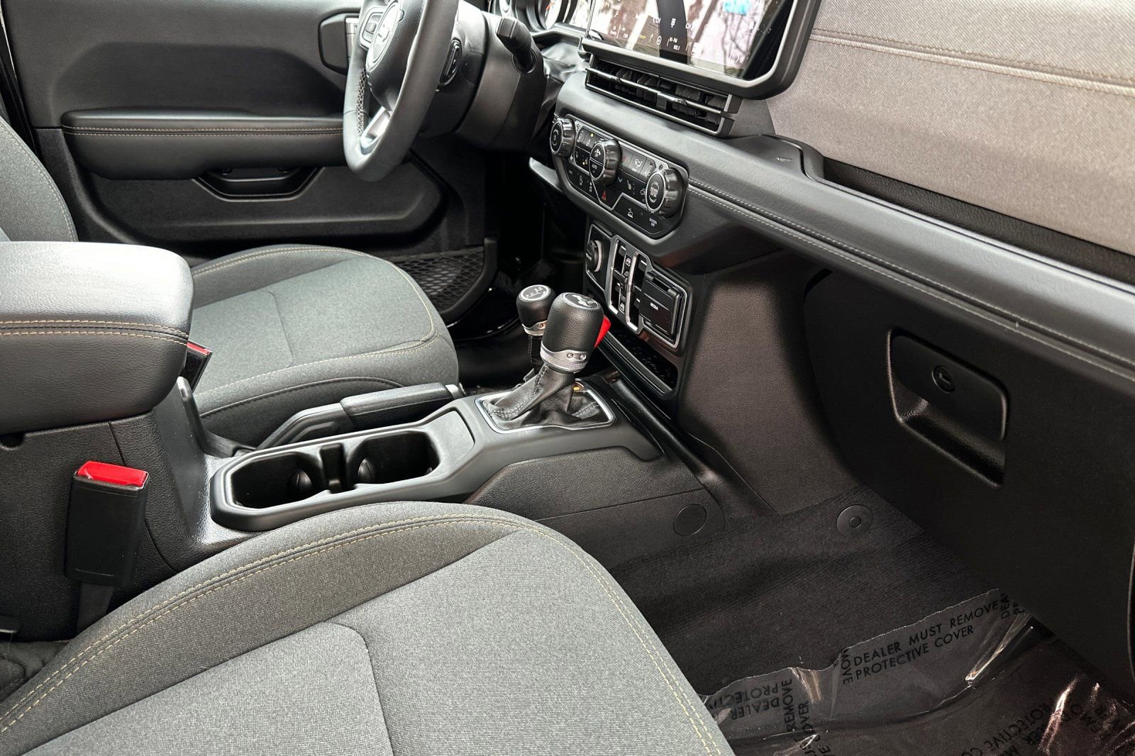 Used 2025 Jeep Wrangler Sahara image 16