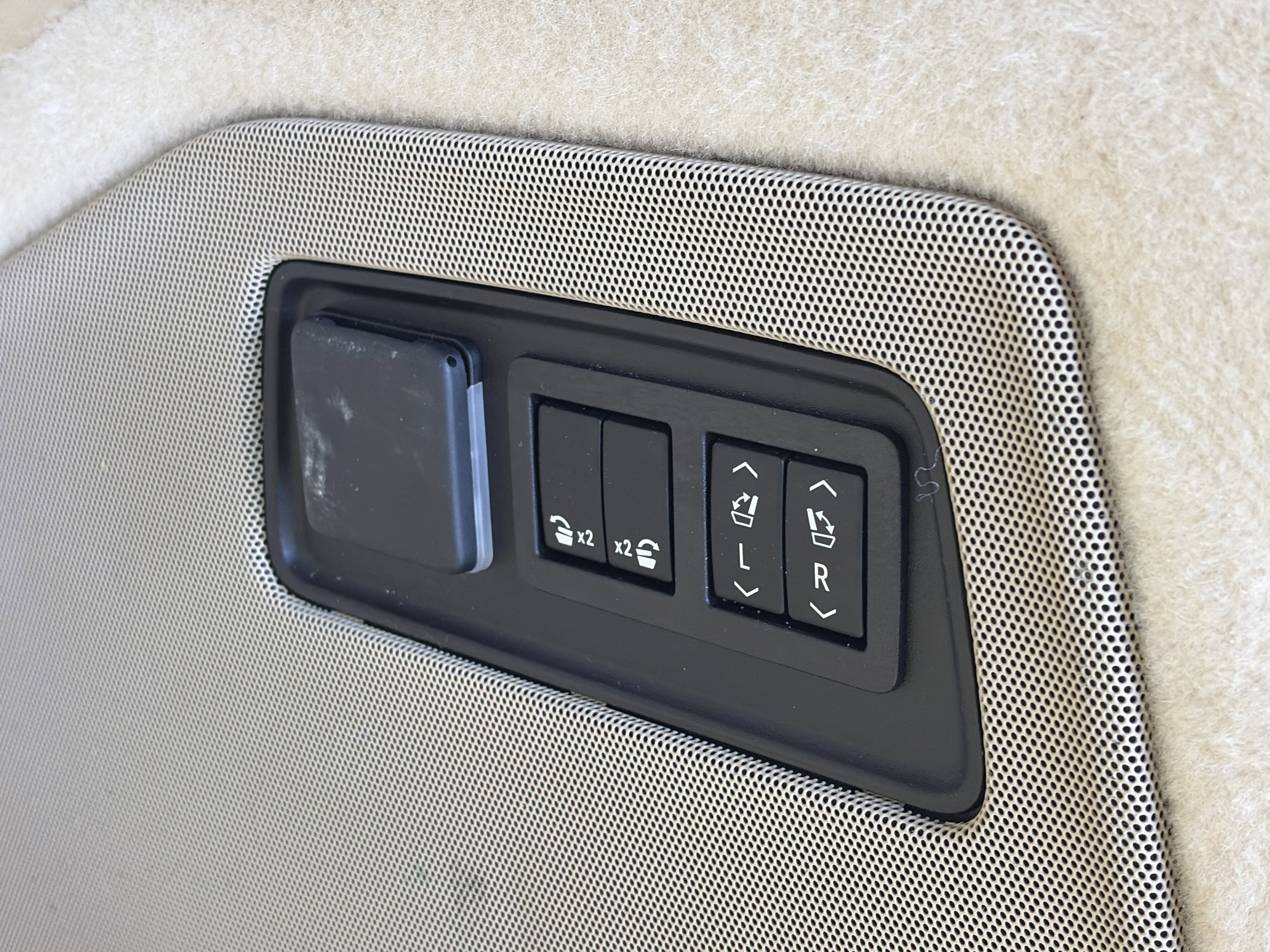 Used 2023 Cadillac Escalade Premium Luxury AWD/4WD image 19