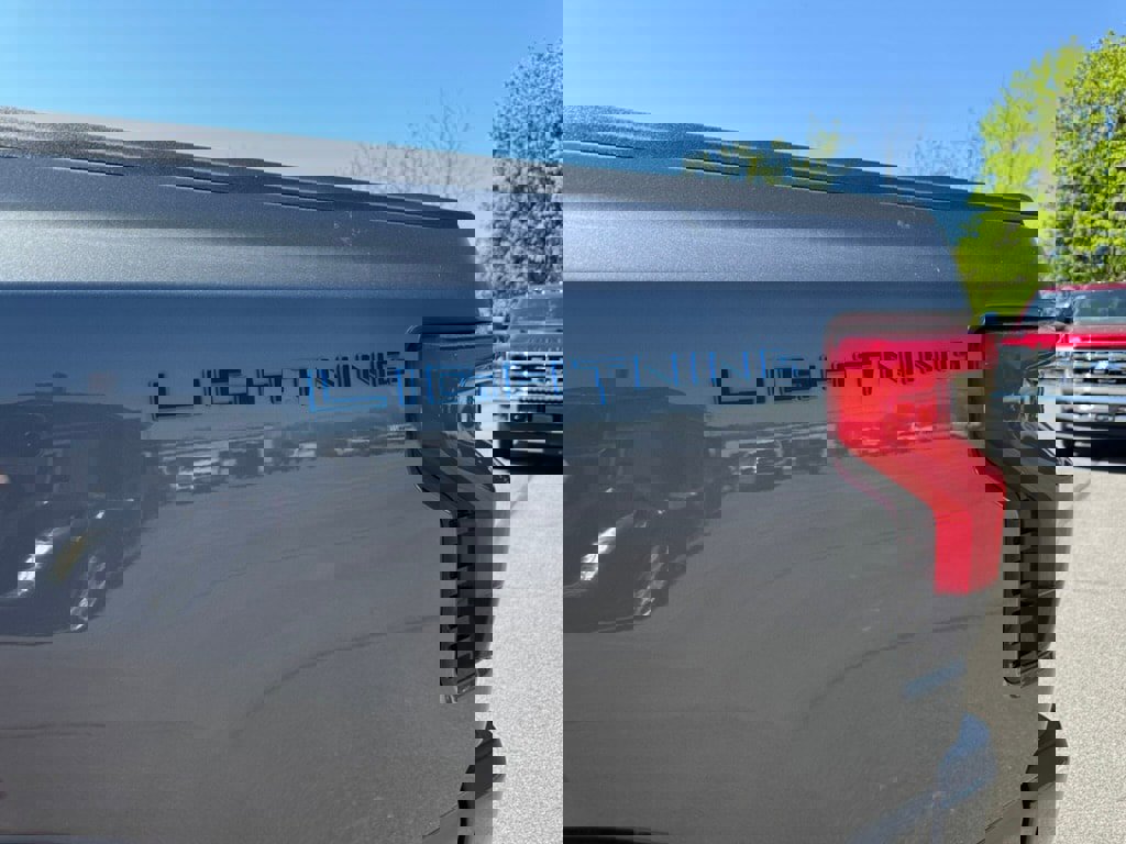 New 2023 Ford F150 Lightning Lariat image 31