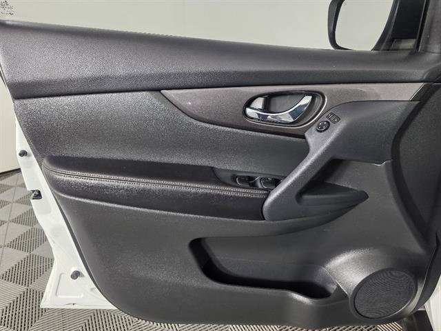Used 2019 Nissan Rogue S w/ Special Edition Package AWD/4WD image 39