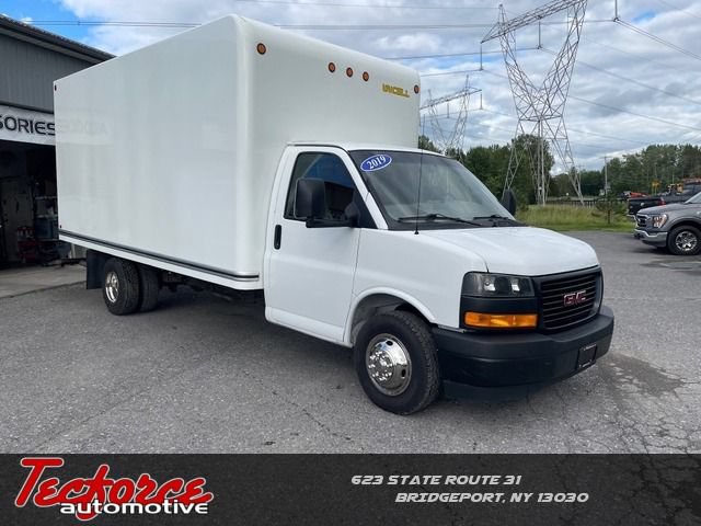 Used 2019 GMC Savana 3500 Extended RWD image 1