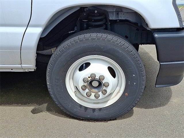 New 2024 Ford E-450 and Econoline 450 Super Duty w/ Driver's Safety Package RWD image 3