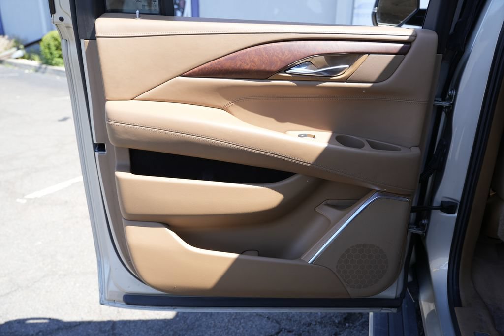 Used 2015 Cadillac Escalade ESV Platinum AWD/4WD image 26