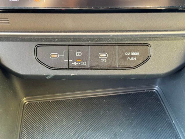 Used 2025 Kia Carnival FWD image 25