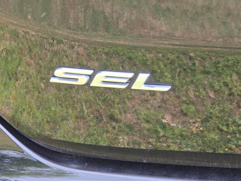 Used 2024 Ford Edge SEL image 9