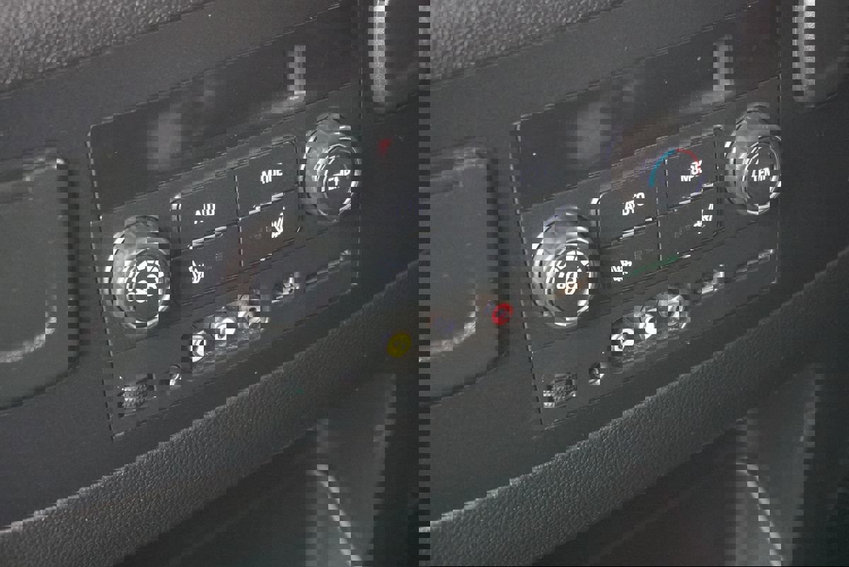 Used 2015 Chevrolet Suburban LTZ image 21