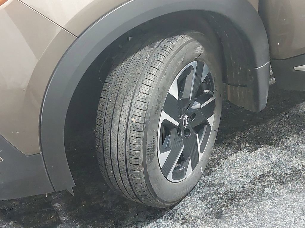 Certified 2025 Nissan Kicks SV image 31