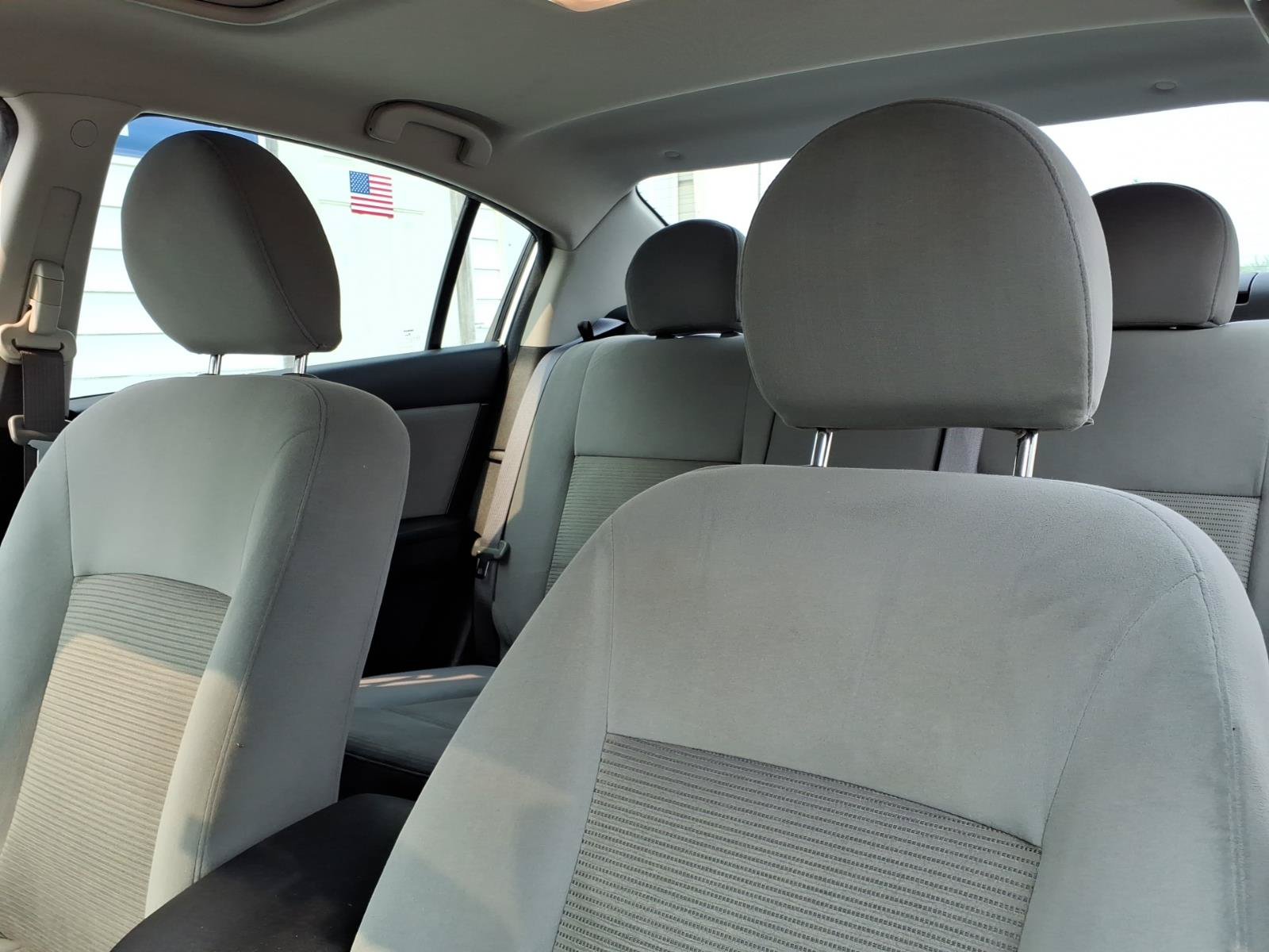 Used 2012 Nissan Sentra 2.0 SR w/ Special Edition Pkg FWD image 6