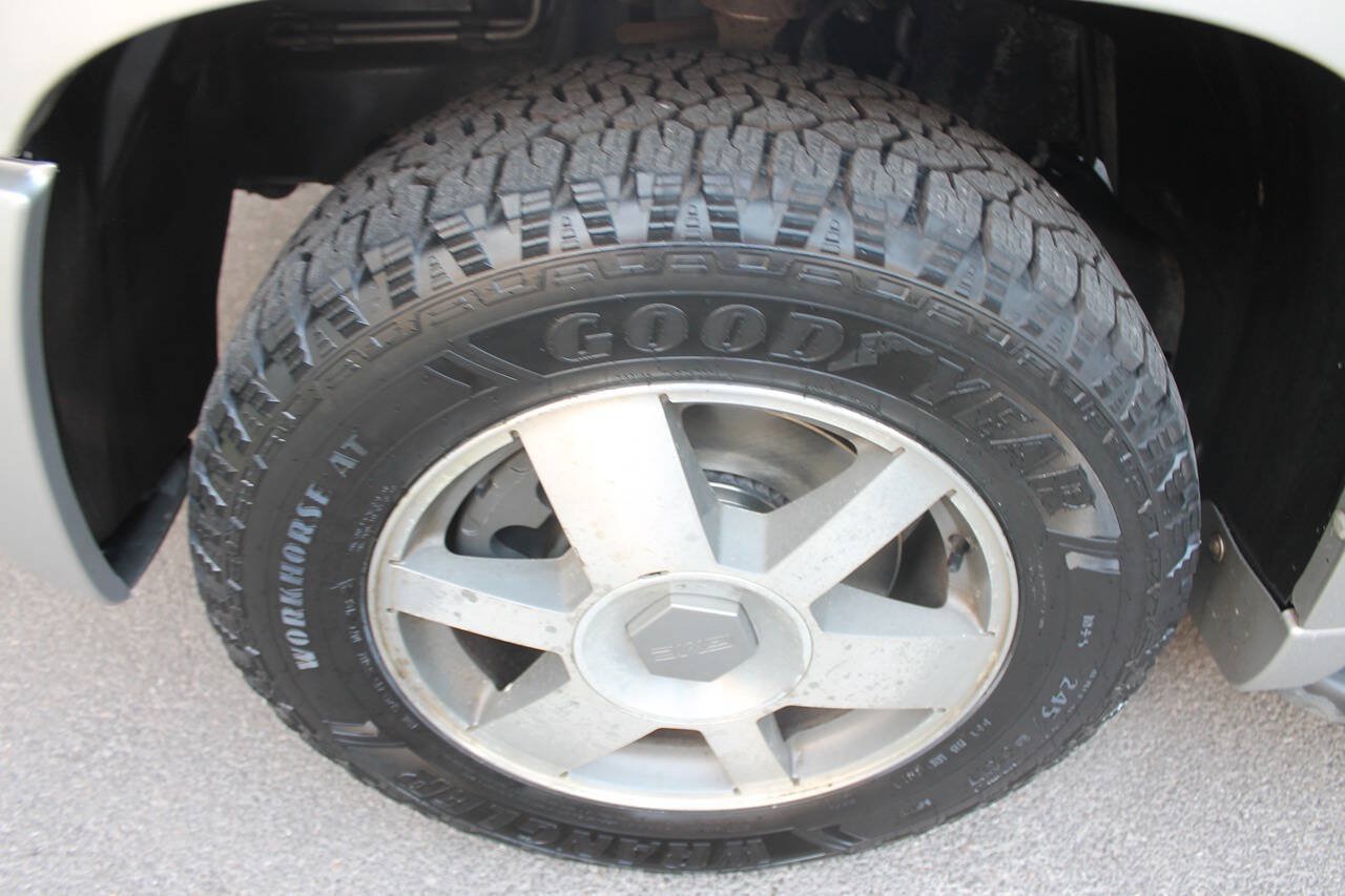 Used 2005 GMC Envoy XL SLT RWD image 10