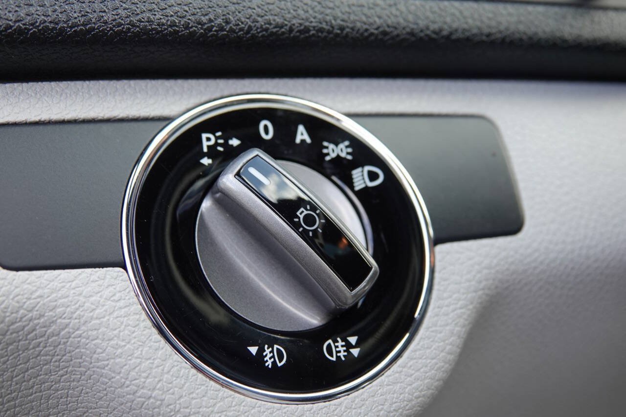 Used 2010 Mercedes-Benz C 300 Sedan image 85