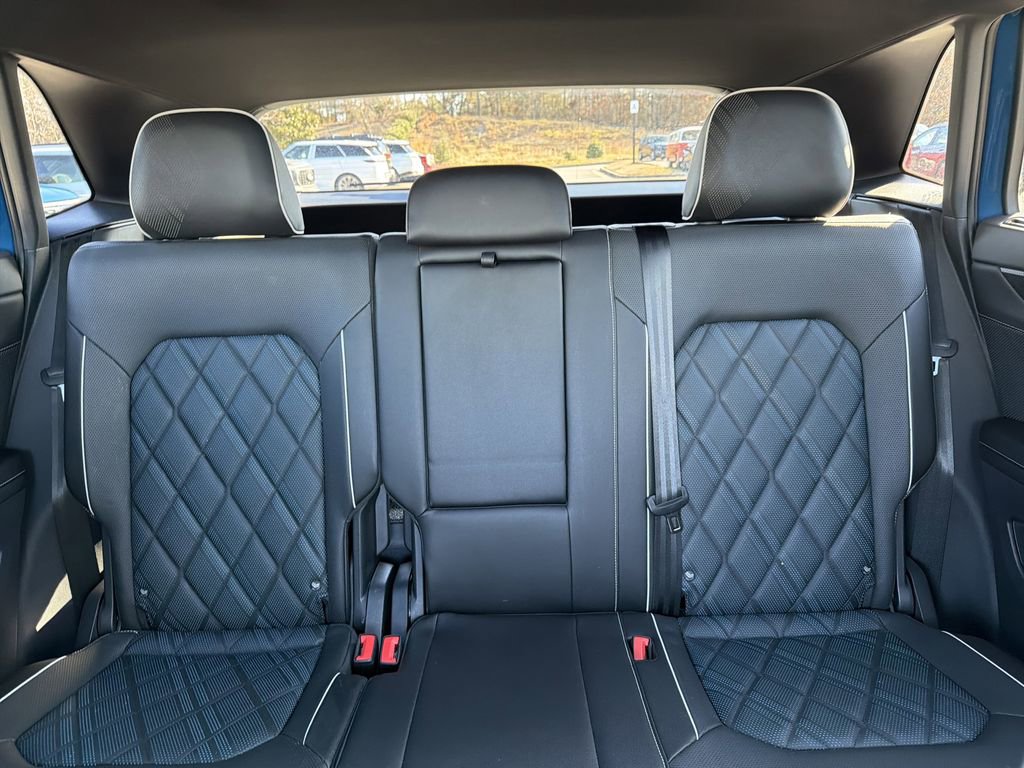 Used 2025 Volkswagen Atlas Cross Sport SEL Premium R-Line image 32