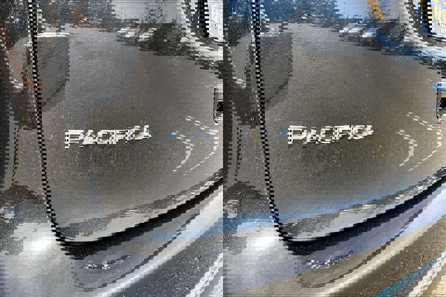 Used 2024 Chrysler Pacifica Touring-L image 30