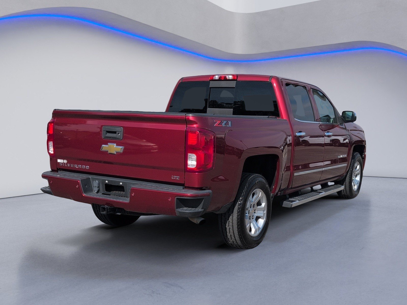 Used 2018 Chevrolet Silverado 1500 LTZ Z71 w/ LTZ Plus Package AWD/4WD image 3