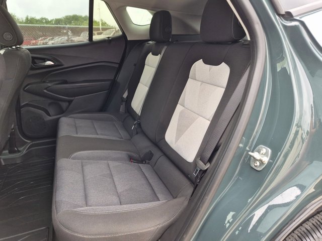 Used 2025 Chevrolet Trax LS w/ LS Convenience Package FWD image 18