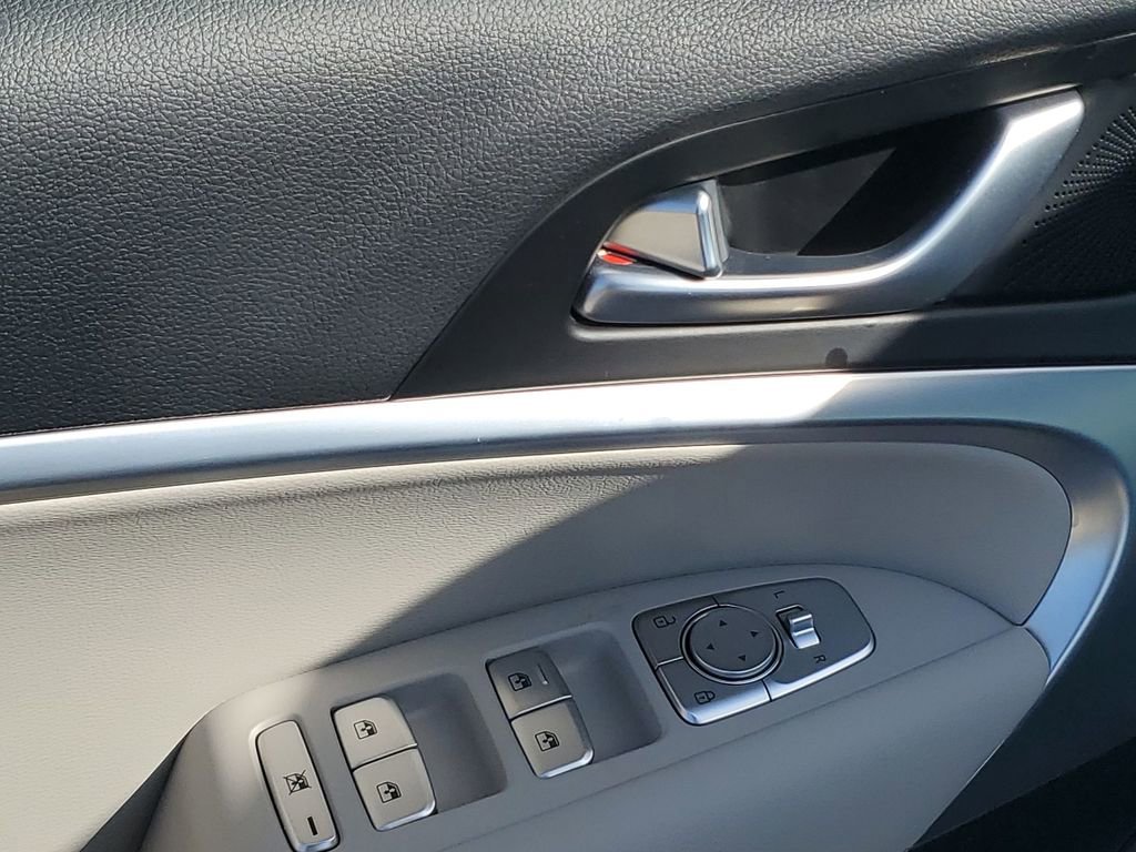 Used 2023 Genesis G70 2.0T image 46