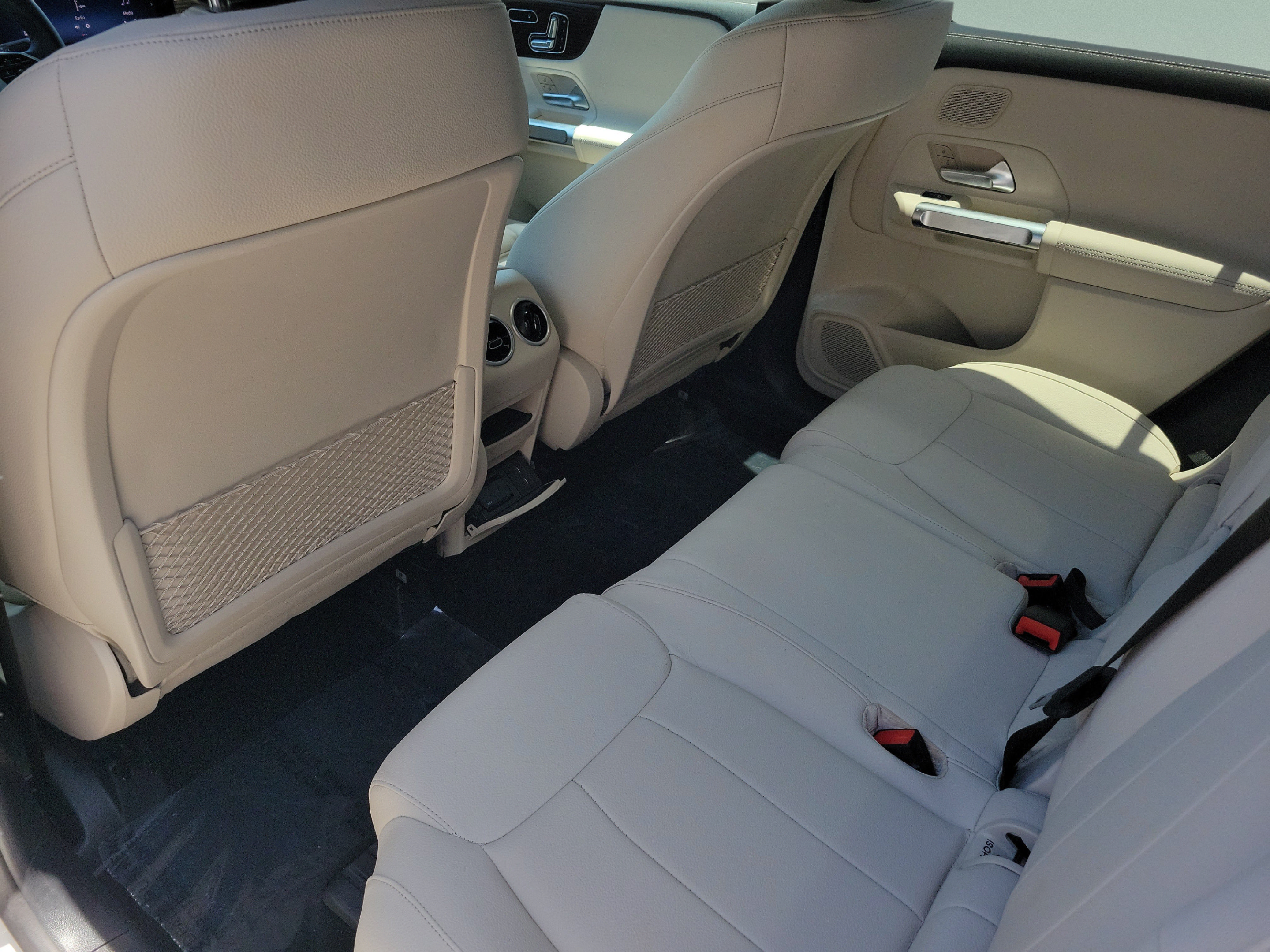 Used 2026 Mercedes-Benz GLB 250 image 10