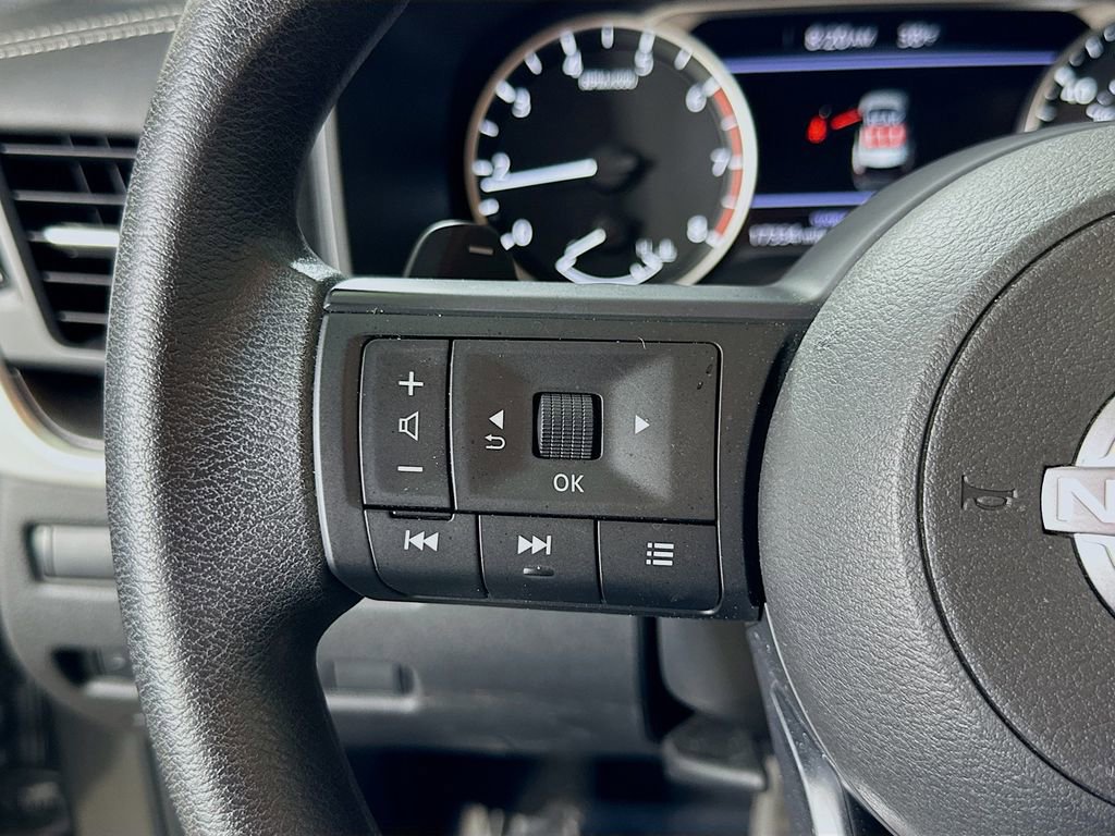 Used 2024 Nissan Rogue SV image 22