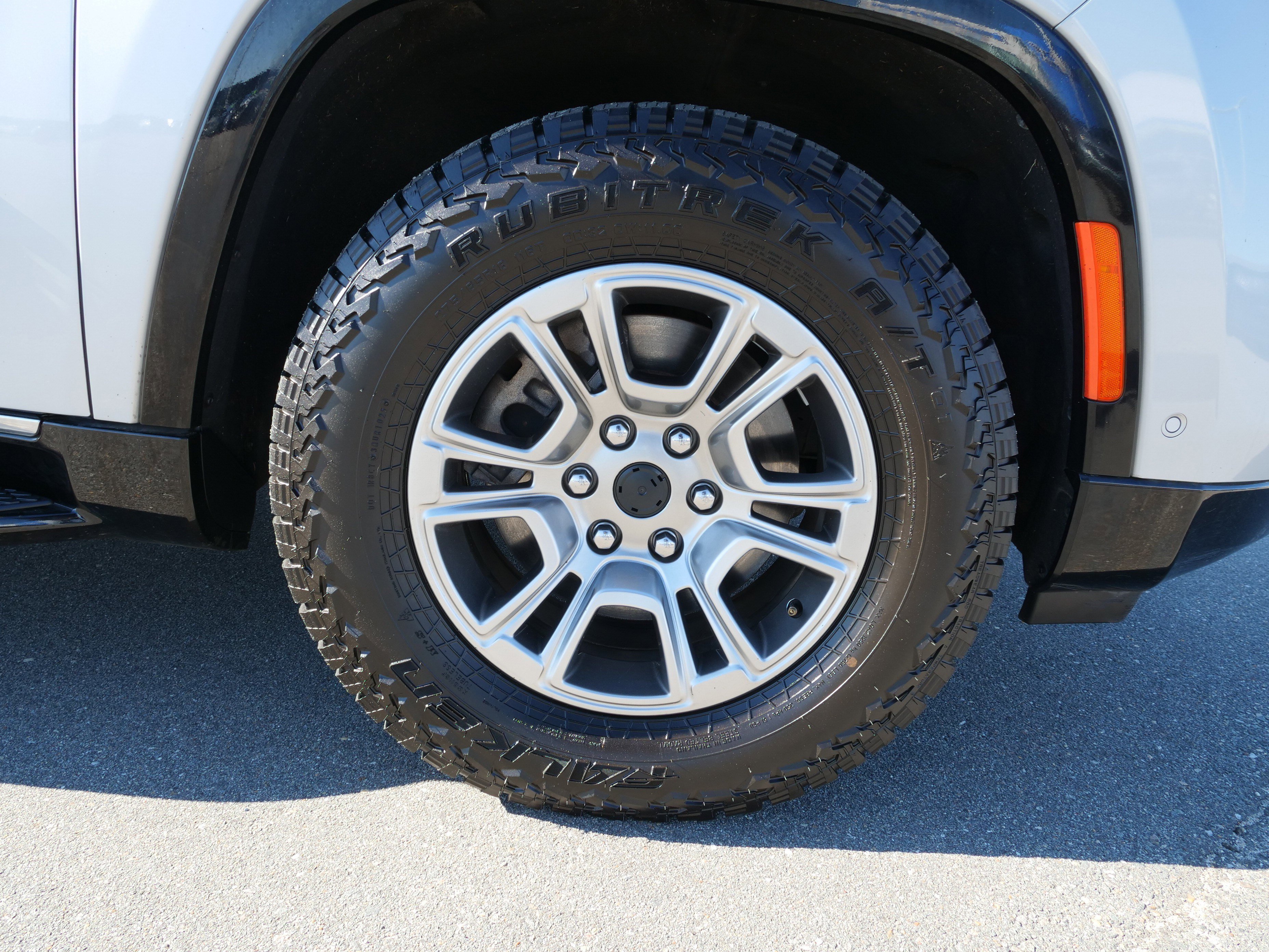 Used 2024 Jeep Wagoneer L Base image 10